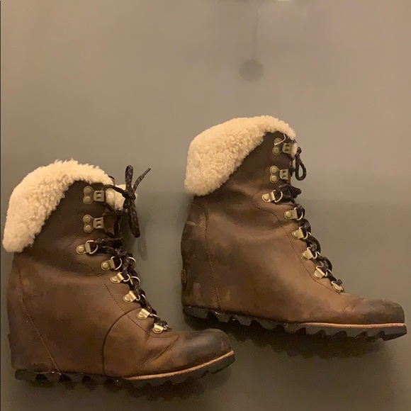 Sorel Conquest wedge shearling boot
